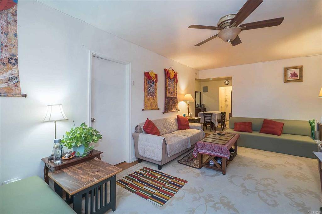 Jamaica Hills, NY 11432,84-50 169th Street #606
