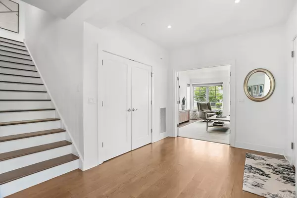 Rye Brook, NY 10573,27 Lavender LN