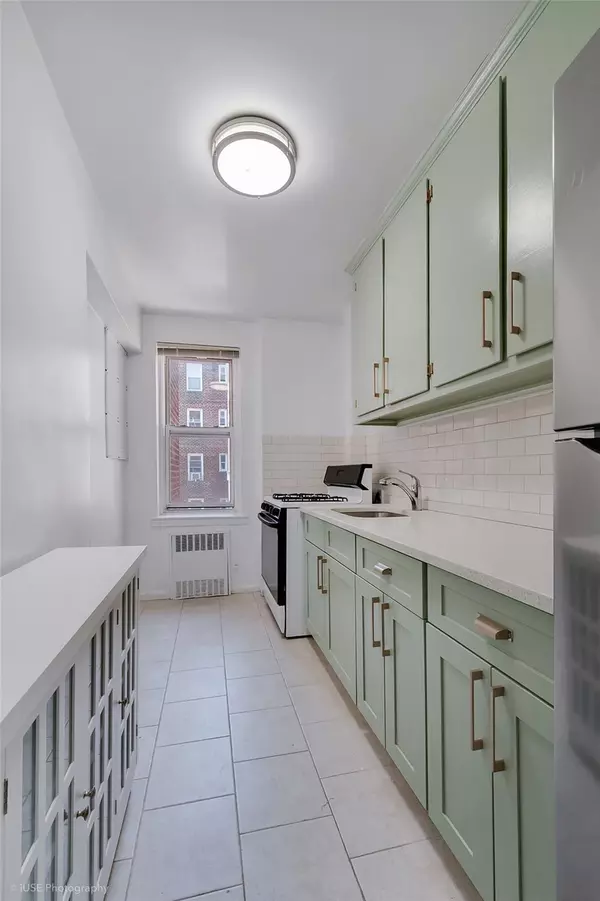 Woodside, NY 11377,39-30 52nd Street #4F