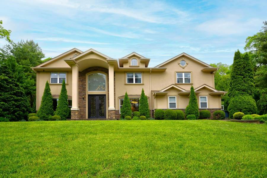 2 Maize CT, Melville, NY 11747