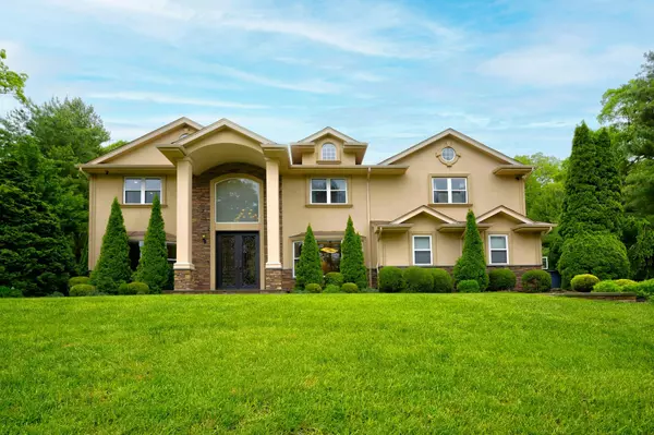 2 Maize CT, Melville, NY 11747