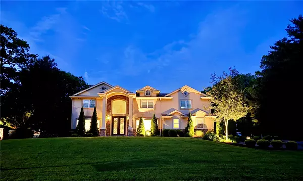 Melville, NY 11747,2 Maize CT