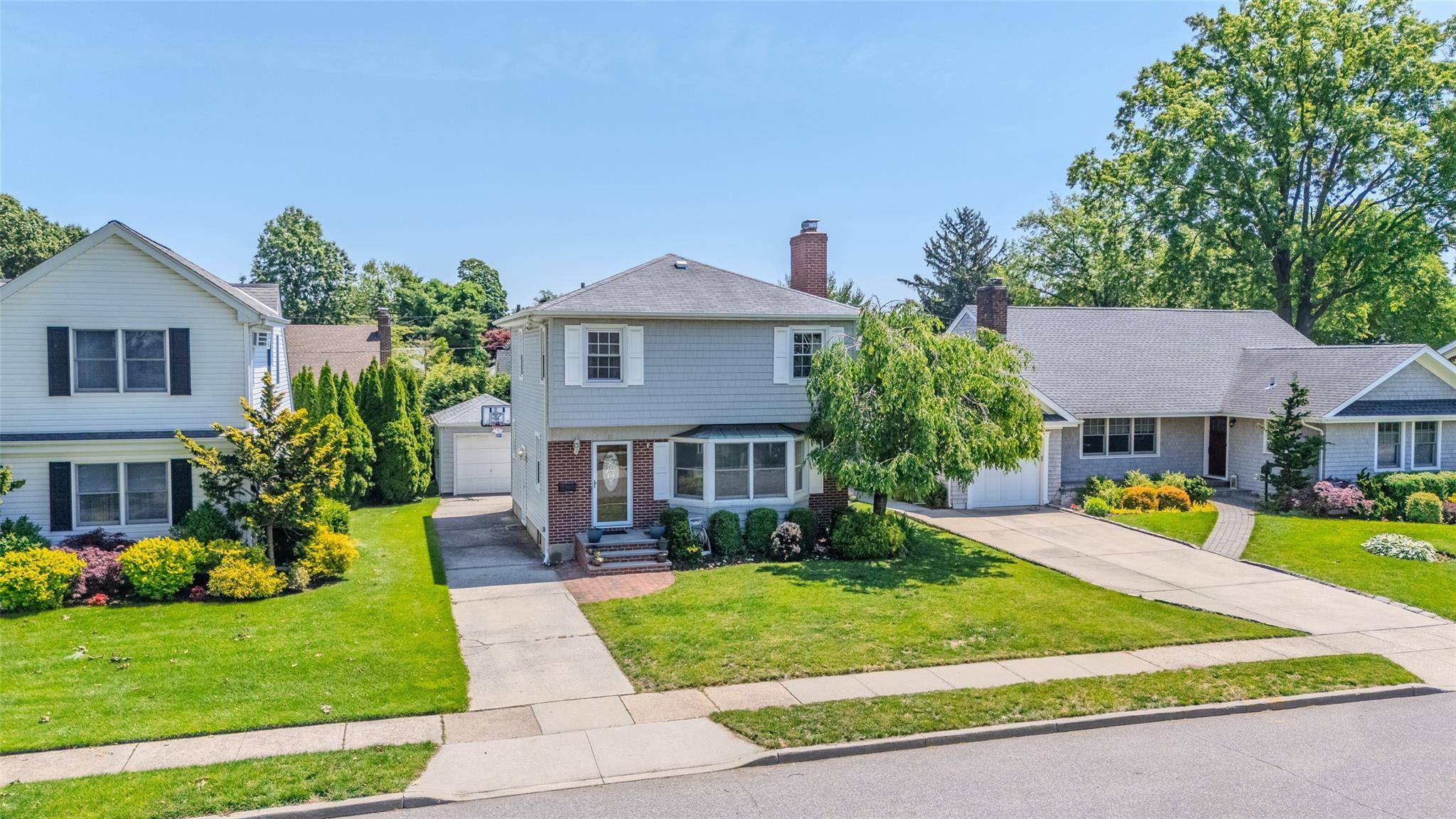 Garden City, NY 11530,11 Spruce ST
