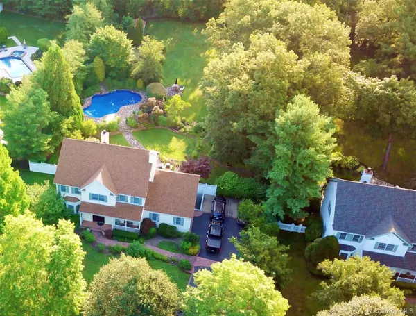 16 Dupont CT, Dix Hills, NY 11746