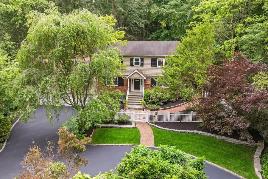 128 Cove RD, Huntington, NY 11743