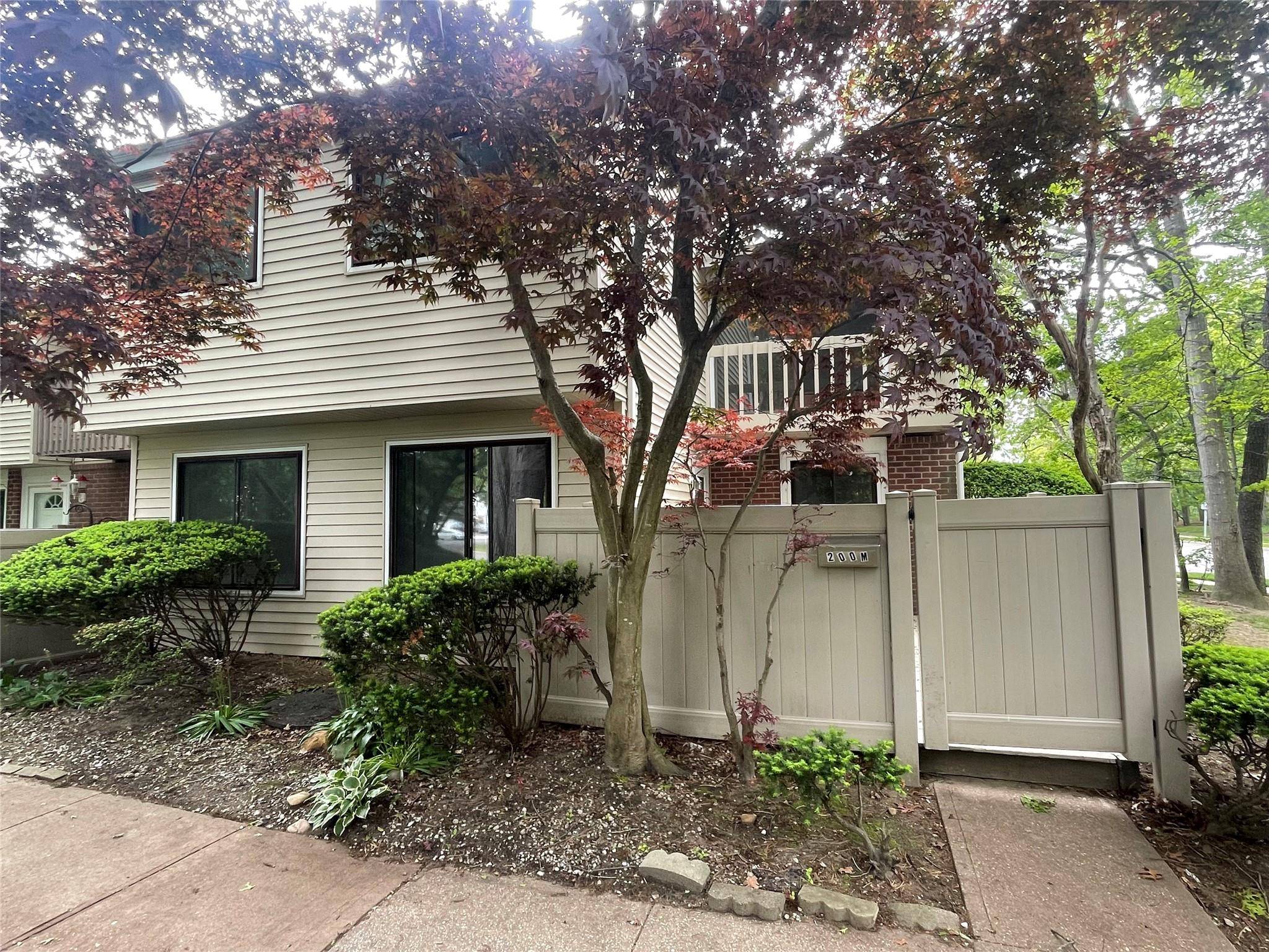 200 Springmeadow DR #M, Holbrook, NY 11741