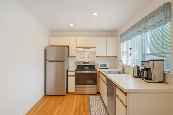 East Hampton, NY 11937,28 Huntting RD