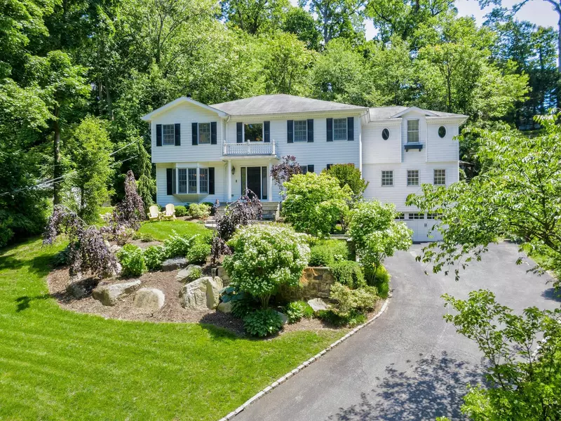 70A Davis RD, Port Washington, NY 11050