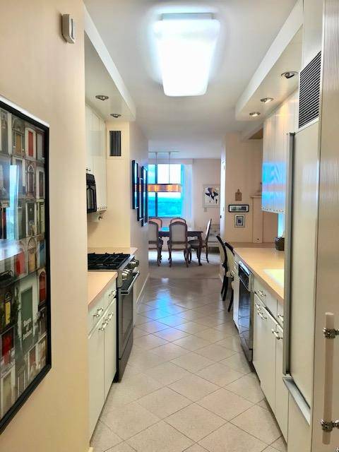 Floral Park, NY 11005,27010 Grand Central Pkwy #20L
