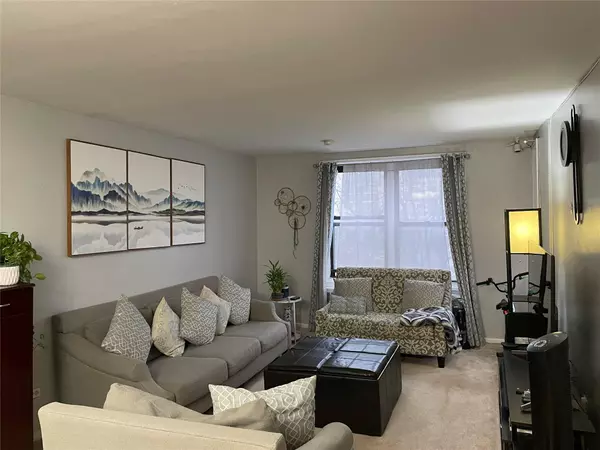 87-70 173rd ST #5E, Jamaica, NY 11432