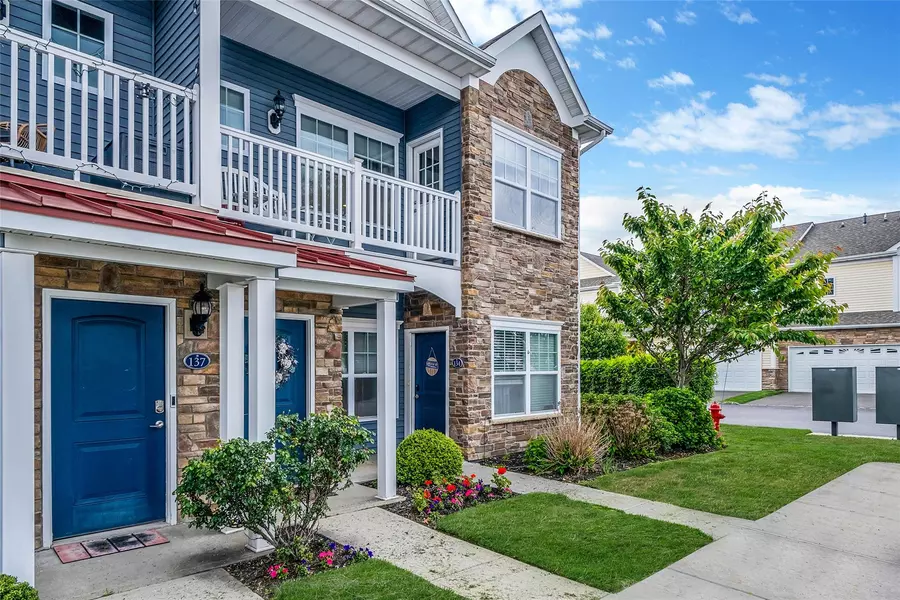 135 Rosebud CT #135, Patchogue, NY 11772
