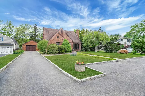 280 Kensington AVE, Bayport, NY 11705