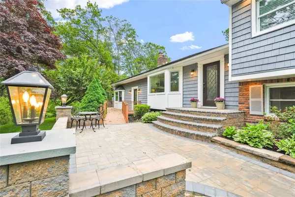 Centerport, NY 11721,69 Bankside DR