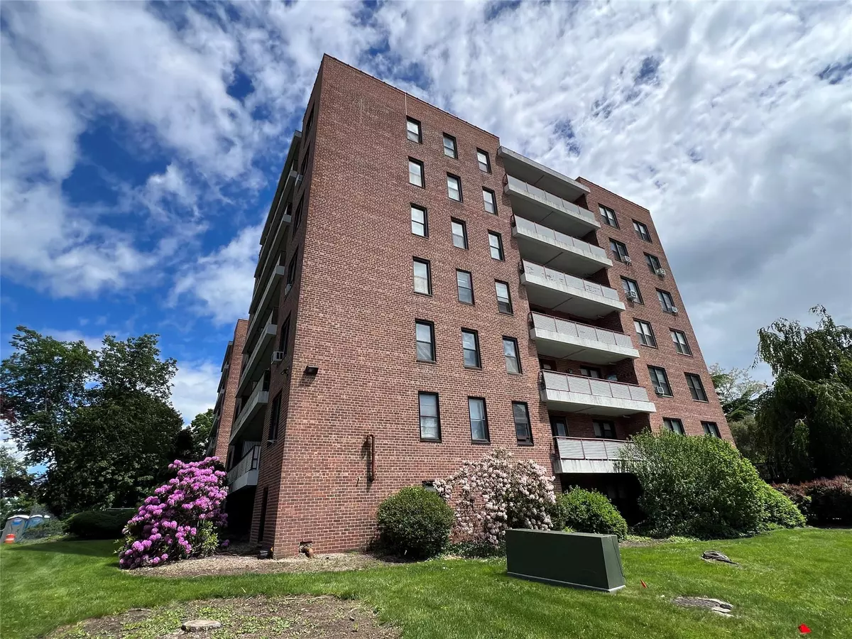 Port Chester, NY 10573,315 King ST #2H