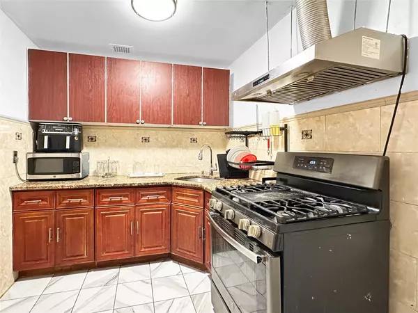Elmhurst, NY 11373,8006 47th AVE #5A