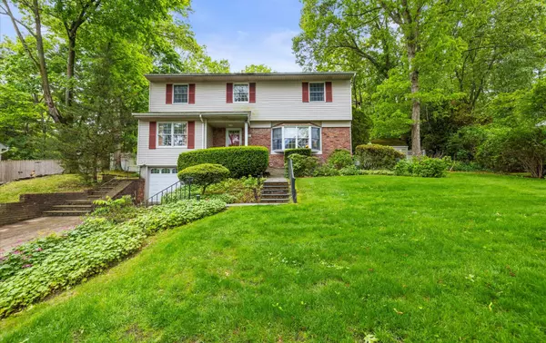 Hauppauge, NY 11788,9 Gull DR