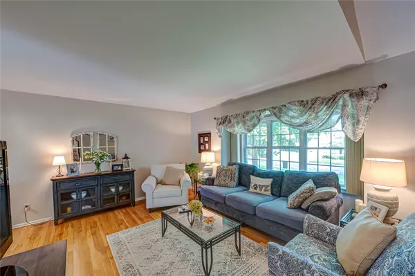 Smithtown, NY 11787,8 Baylor DR