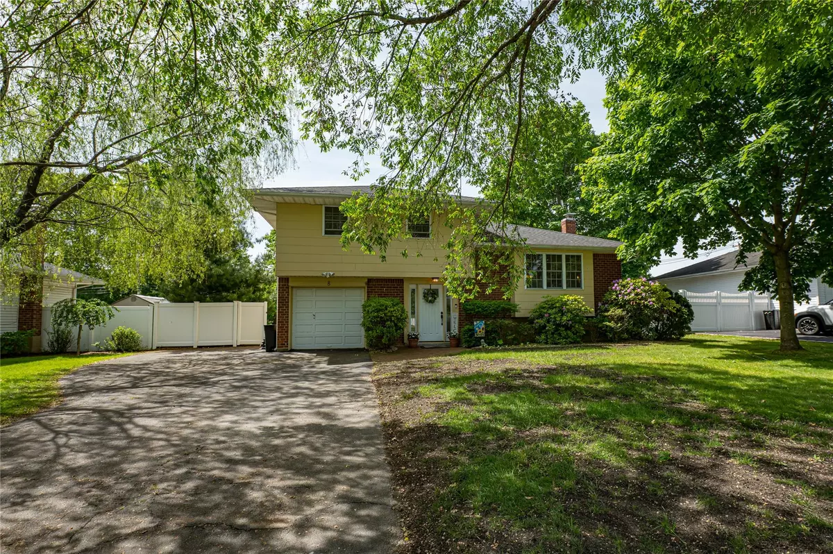 Smithtown, NY 11787,8 Baylor DR
