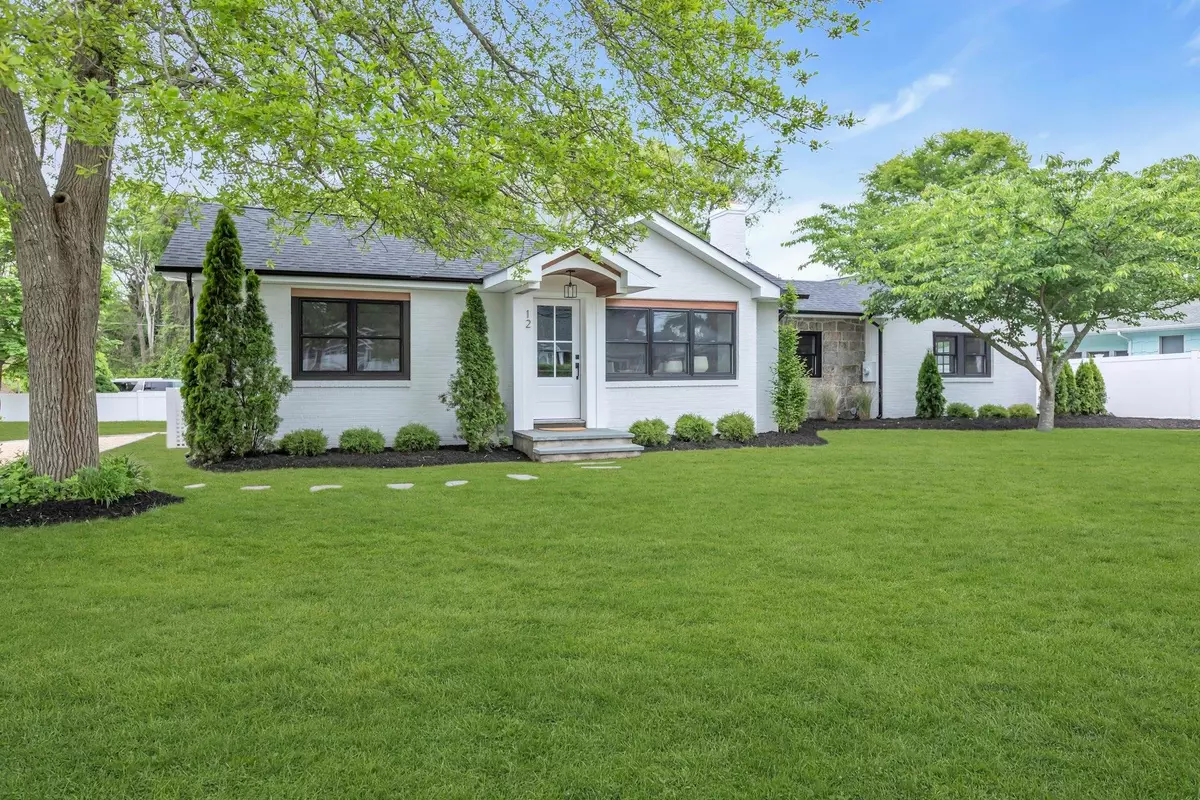 Blue Point, NY 11715,12 Edwards LN