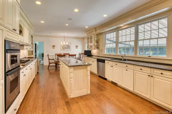 Westhampton Beach, NY 11978,73 South RD