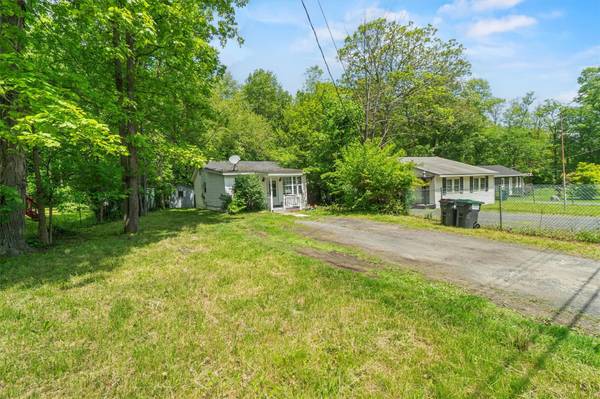 Pine Bush, NY 12566,359 Lake Shore DR