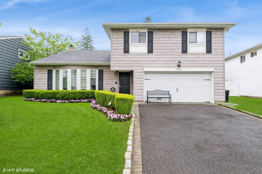 756 Dumont PL, North Woodmere, NY 11581