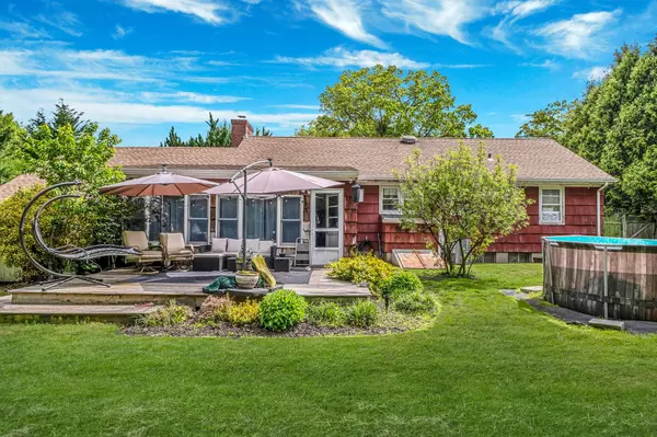 Riverhead, NY 11901,891 Pondview RD