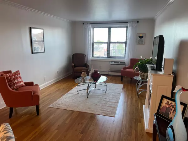 Mineola, NY 11501,101 Jackson Ave #4A