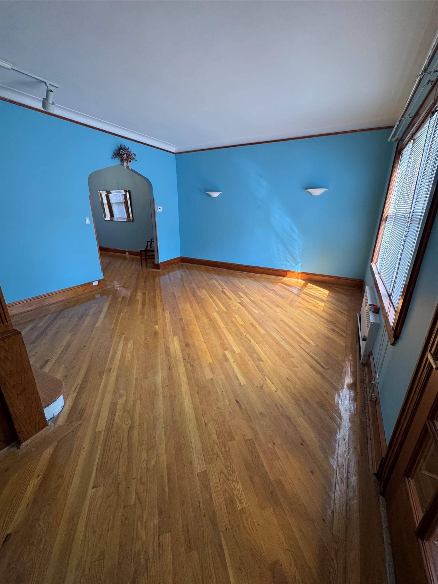 Middle Village, NY 11379,6472 84th ST