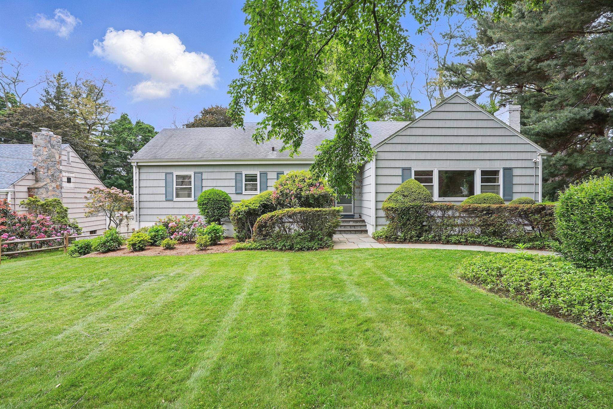 25 Scott CIR, Purchase, NY 10577
