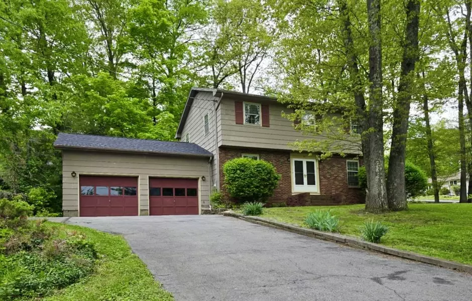 34 Pine CT, Middletown, NY 10941