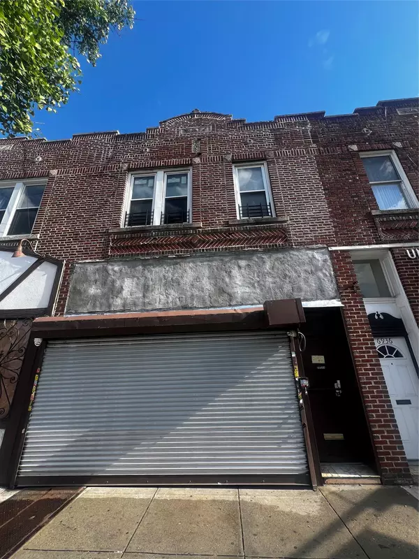 Glendale, NY 11385,69-38 Myrtle AVE