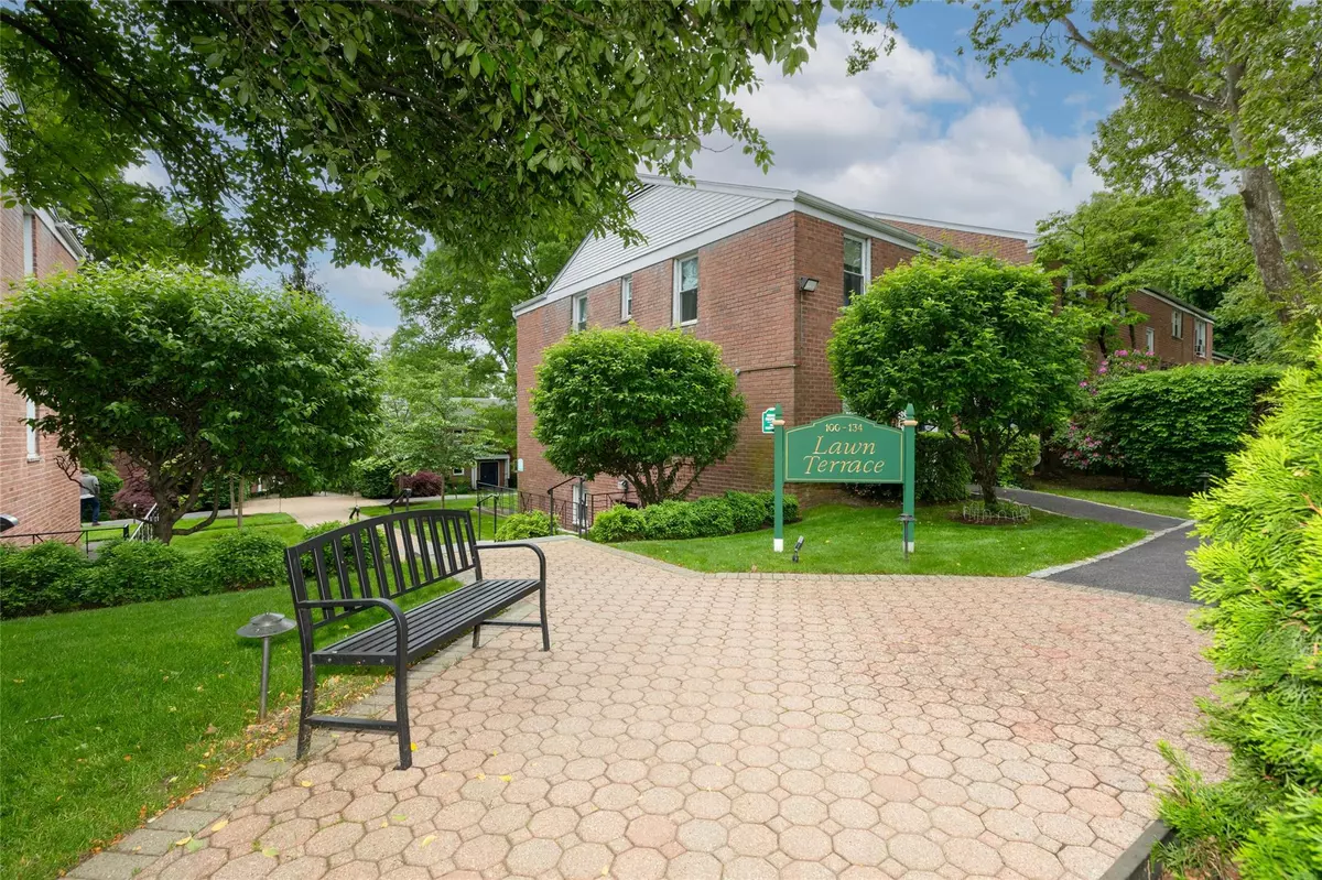Mamaroneck, NY 10543,100 Lawn TER #1A
