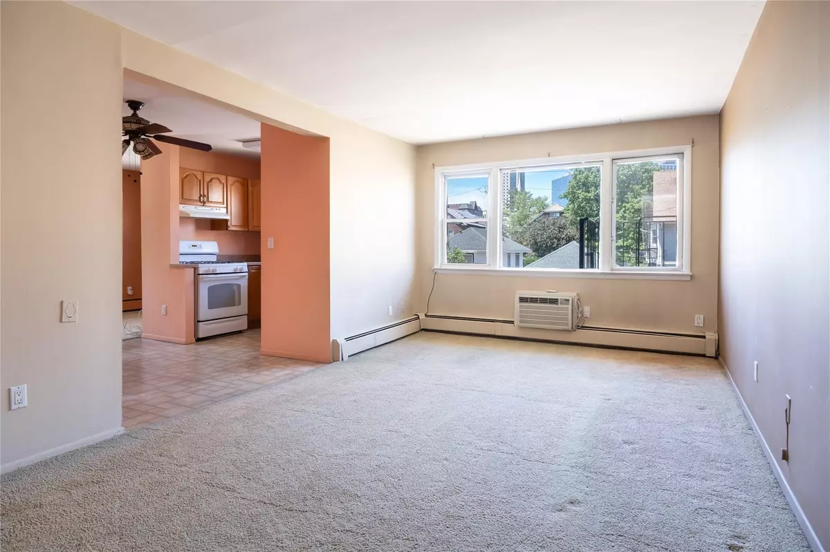 New Rochelle, NY 10805,200 Centre AVE #3B