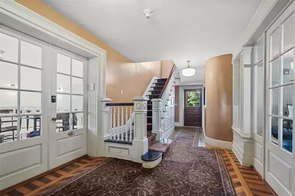 Pleasantville, NY 10570,413-415 Bedford RD