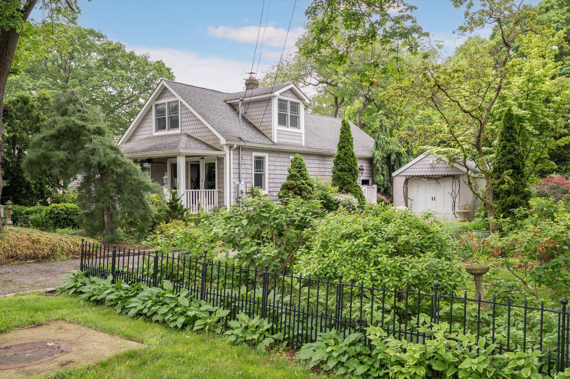 Huntington Station, NY 11746,236 Crombie ST