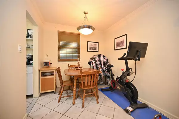 Oakland Gardens, NY 11364,69-27 210 ST #2