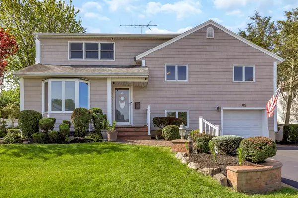 Syosset, NY 11791,95 Circle DR