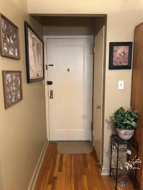 Forest Hills, NY 11375,110-20 71 Ave #411