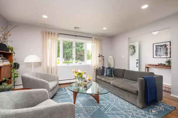 Huntington, NY 11743,10 Montana ST