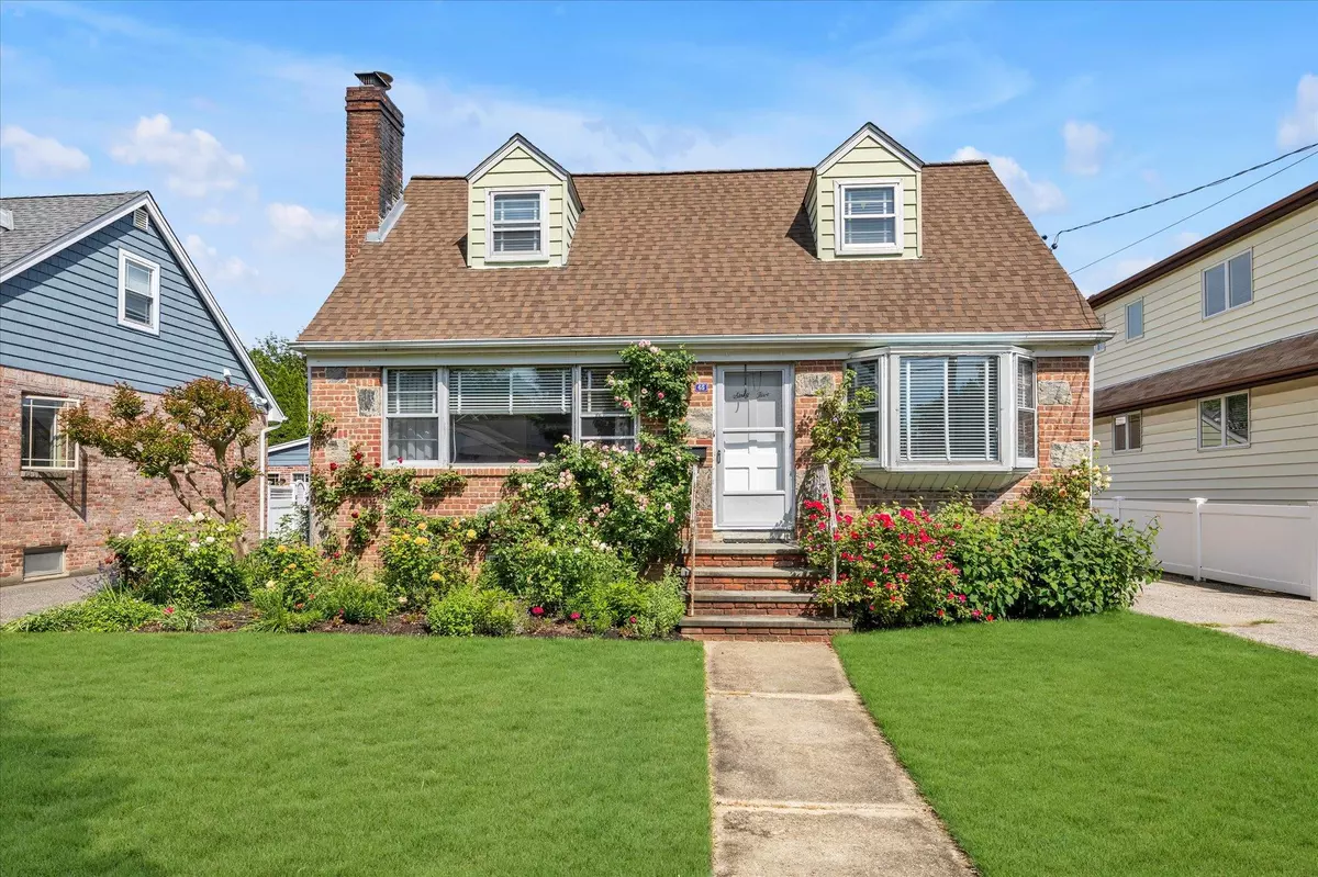 Port Washington, NY 11050,65 Harbor Hills DR