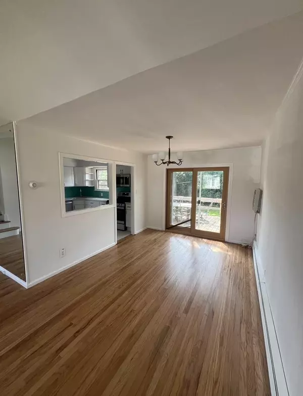 Massapequa Park, NY 11762,444 1st AVE