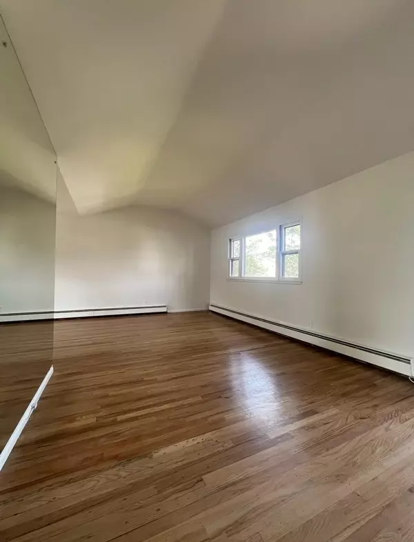 Massapequa Park, NY 11762,444 1st AVE