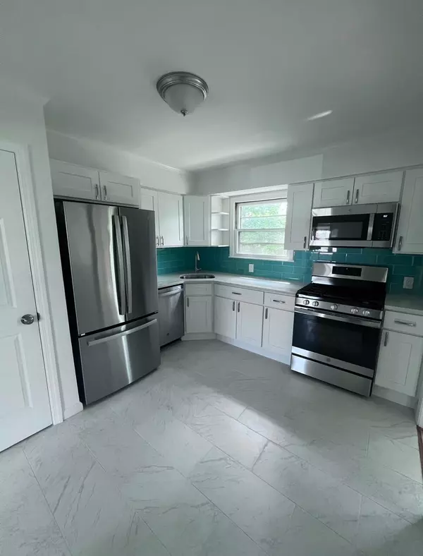 Massapequa Park, NY 11762,444 1st AVE