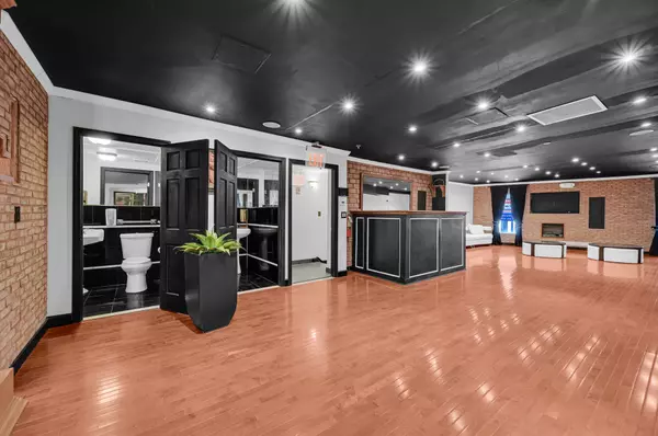 Bronx, NY 10461,135 Westchester SQ