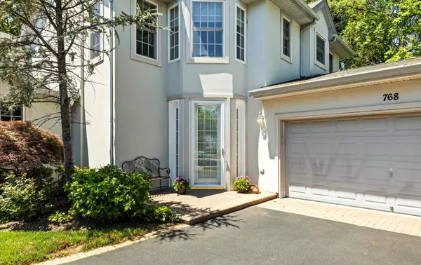 Melville, NY 11747,768 Bardini DR
