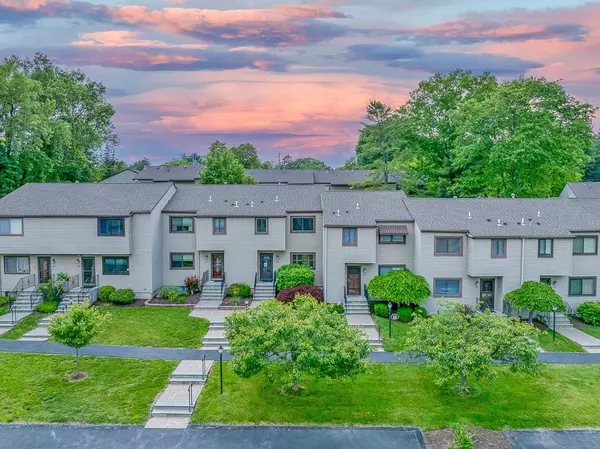 10 Squires Gate #D, Poughkeepsie, NY 12603