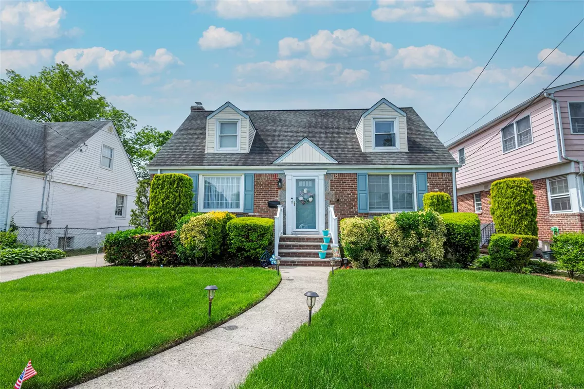 Malverne, NY 11565,103 Woods AVE