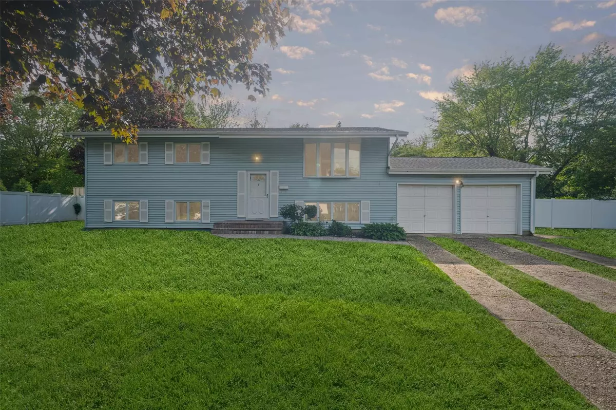 Wheatley Heights, NY 11798,8 Ridge RD