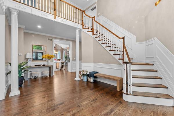 East Islip, NY 11730,11 Crick Holly LN
